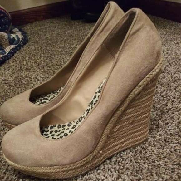 Derek Heart Wedges! - Picture 1 of 4